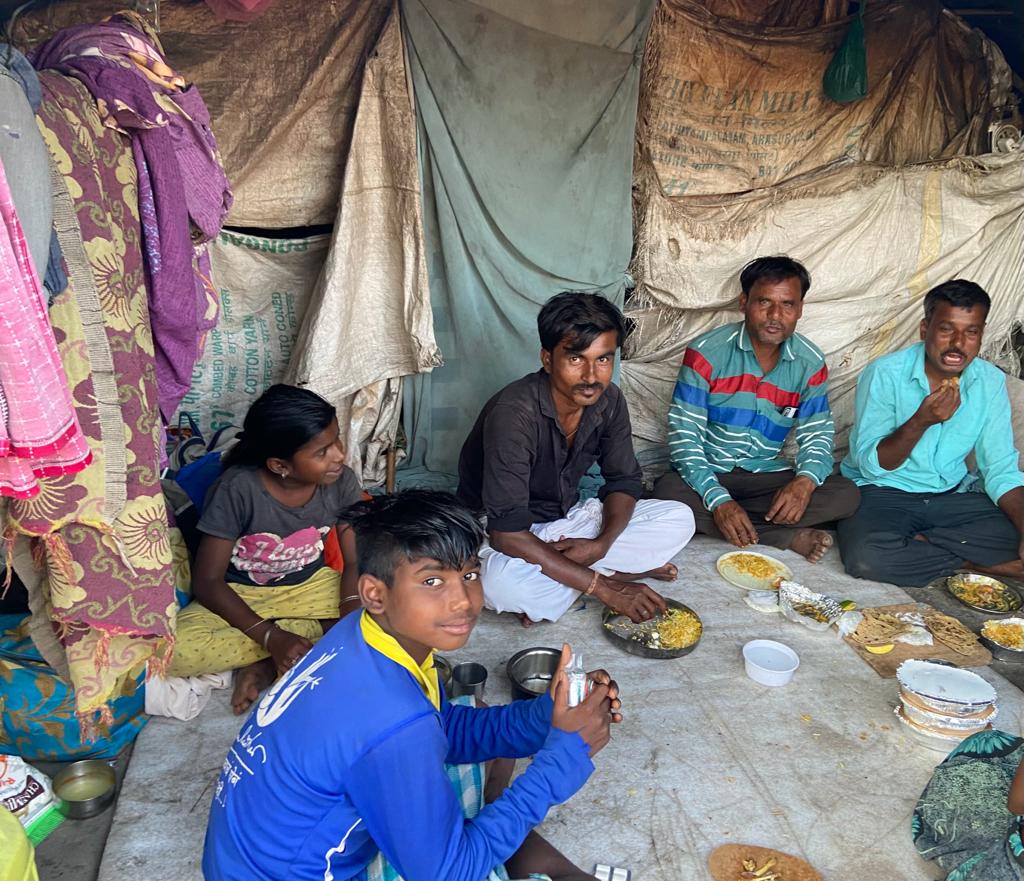 Feeding program for Slum people of Koperkhairane and APMC Market Vashi.